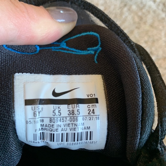 Boy’s basketball shoes, GUC - Picture 6 of 7